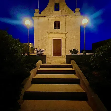 Дом отдыха Dreamy Space With Caved Pool *