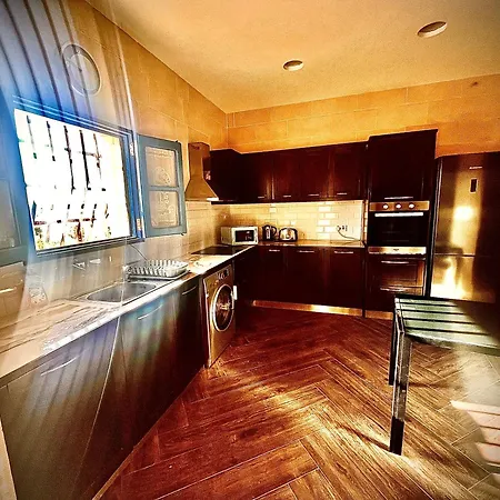 Dreamy Space With Caved Pool Casa de Férias *