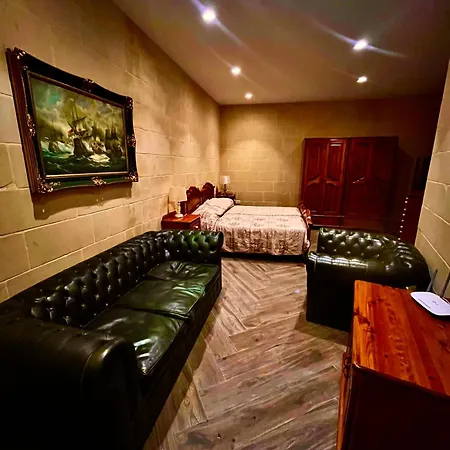 Dreamy Space With Caved Pool Hofret ir-Rizz