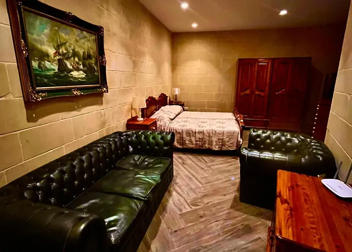 Dreamy Space With Caved Pool Hofret ir-Rizz