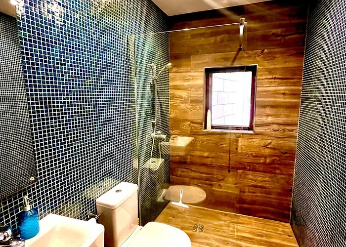 Dreamy Space With Caved Pool